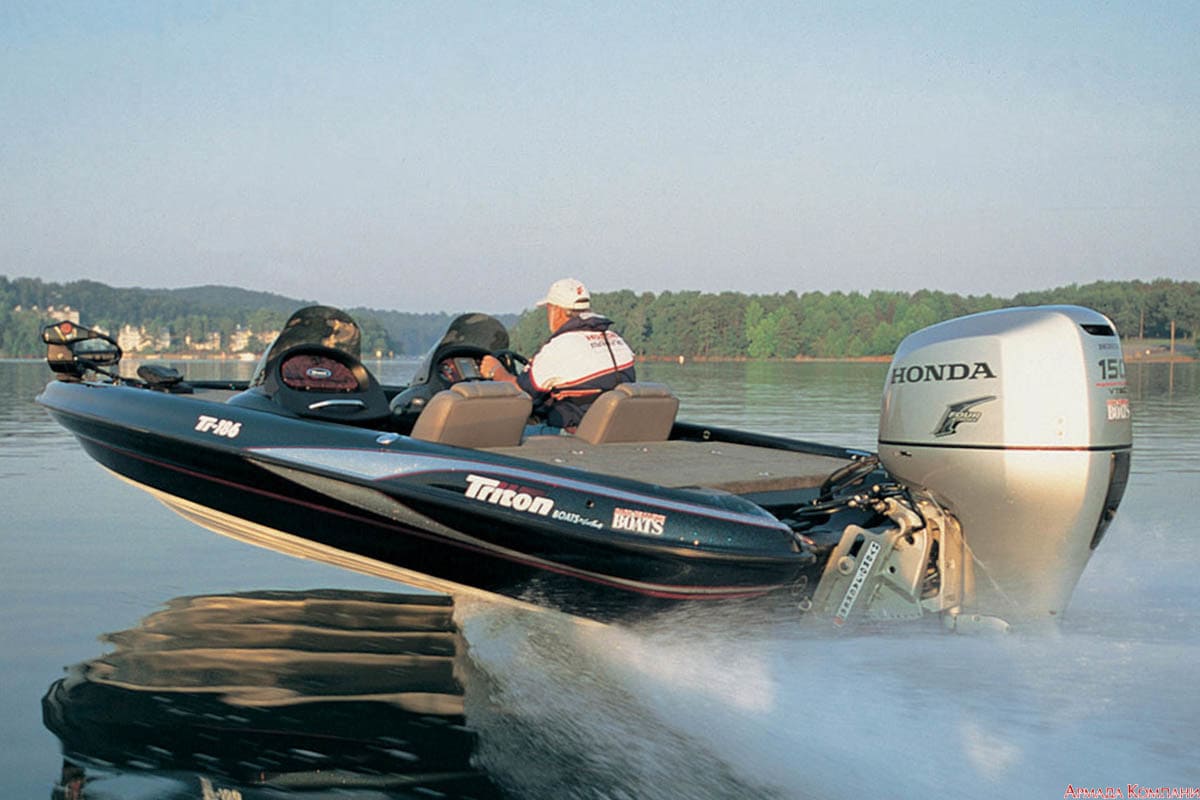 Купить 4х-тактный лодочный мотор HONDA BF150 LU в Москве фото3