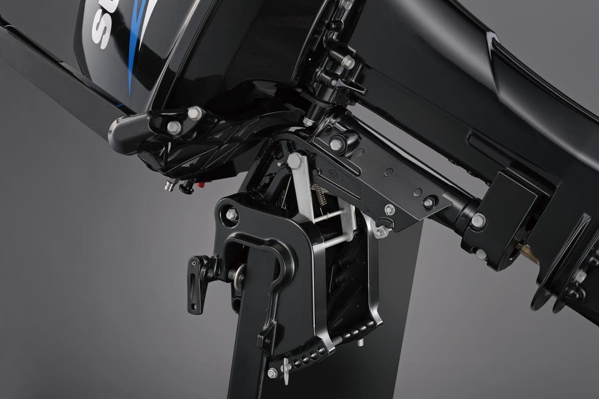 Купить 2х-тактный лодочный мотор SUZUKI DT15AS в Москве фото5