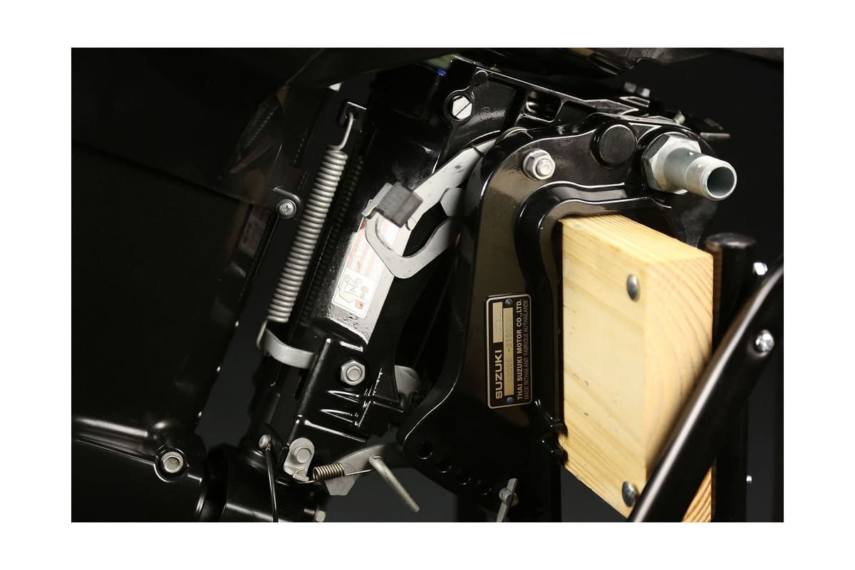 Купить 2х-тактный лодочный мотор SUZUKI DT30S в Красноярске фото12