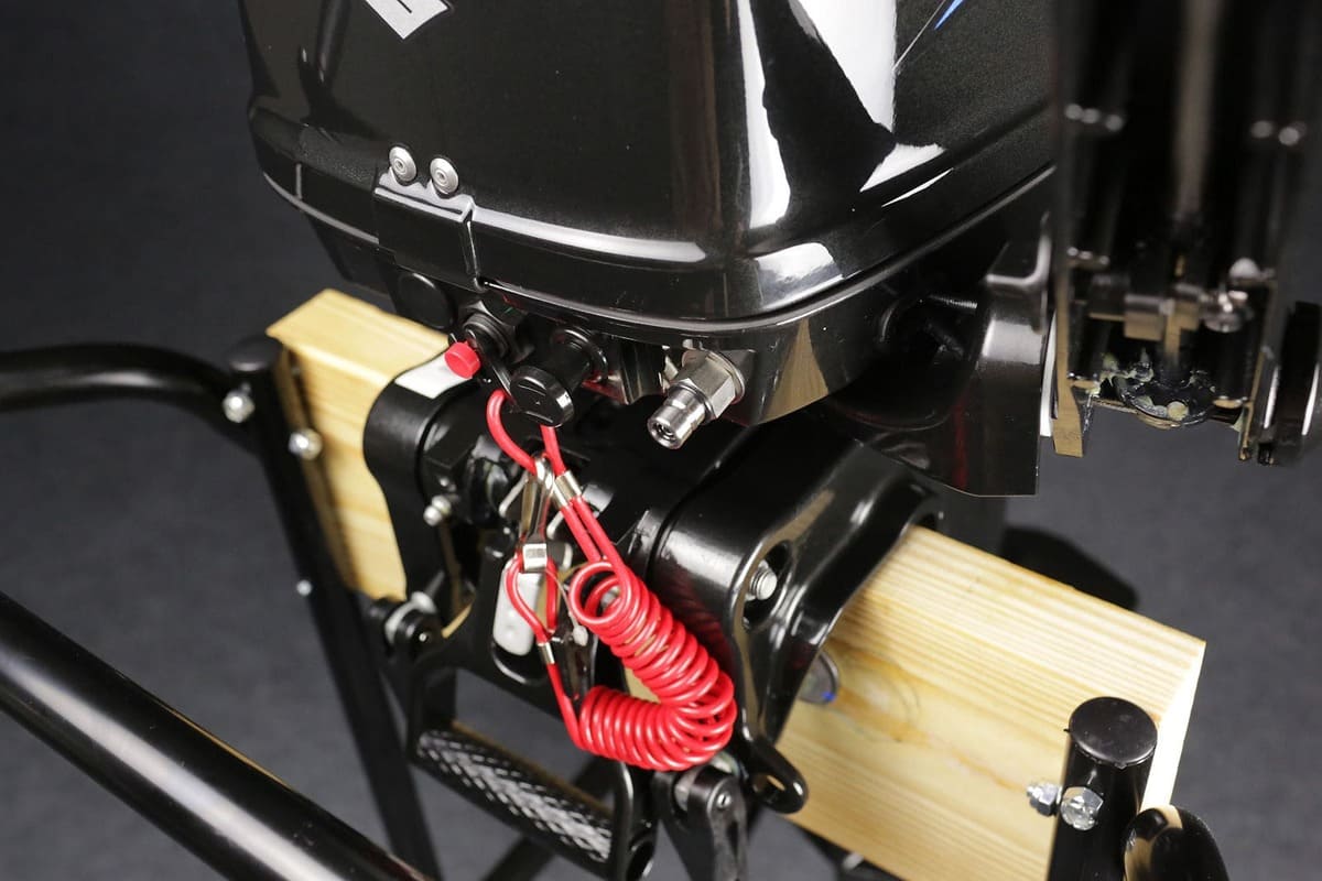 Купить 2х-тактный лодочный мотор SUZUKI DT9.9AS в Москве фото9