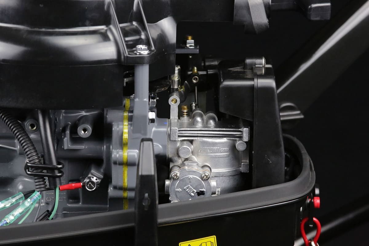 Купить 2х-тактный лодочный мотор SUZUKI DT9.9AS в Москве фото13