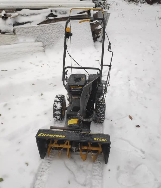 Купить Снегоуборщик CHAMPION ST556 Б/У в Москве фото2