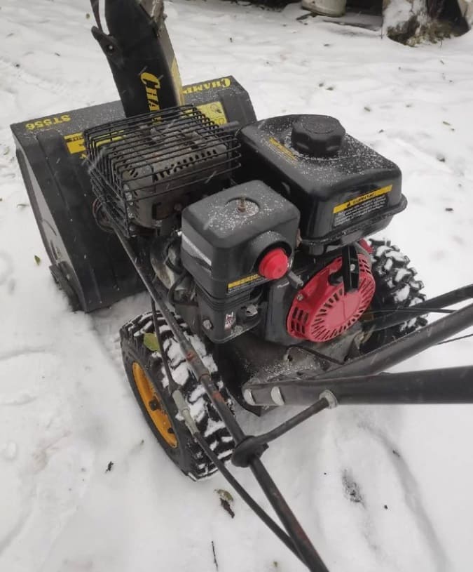 Купить Снегоуборщик CHAMPION ST556 Б/У в Москве фото4