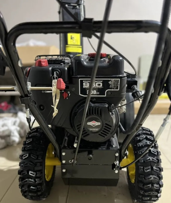 Купить Снегоуборщик CHAMPION ST656BS Б/У в Москве фото2