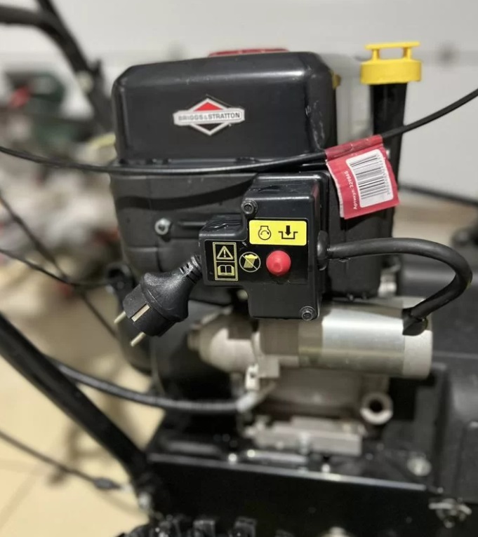 Купить Снегоуборщик CHAMPION ST656BS Б/У в Москве фото5