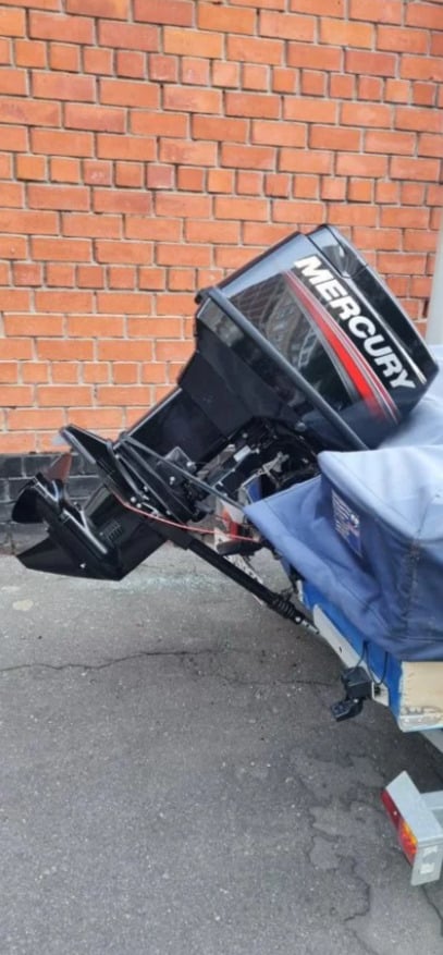 Купить 2х-тактный лодочный мотор MERCURY 40 EO 697CC Б/У в Москве фото2