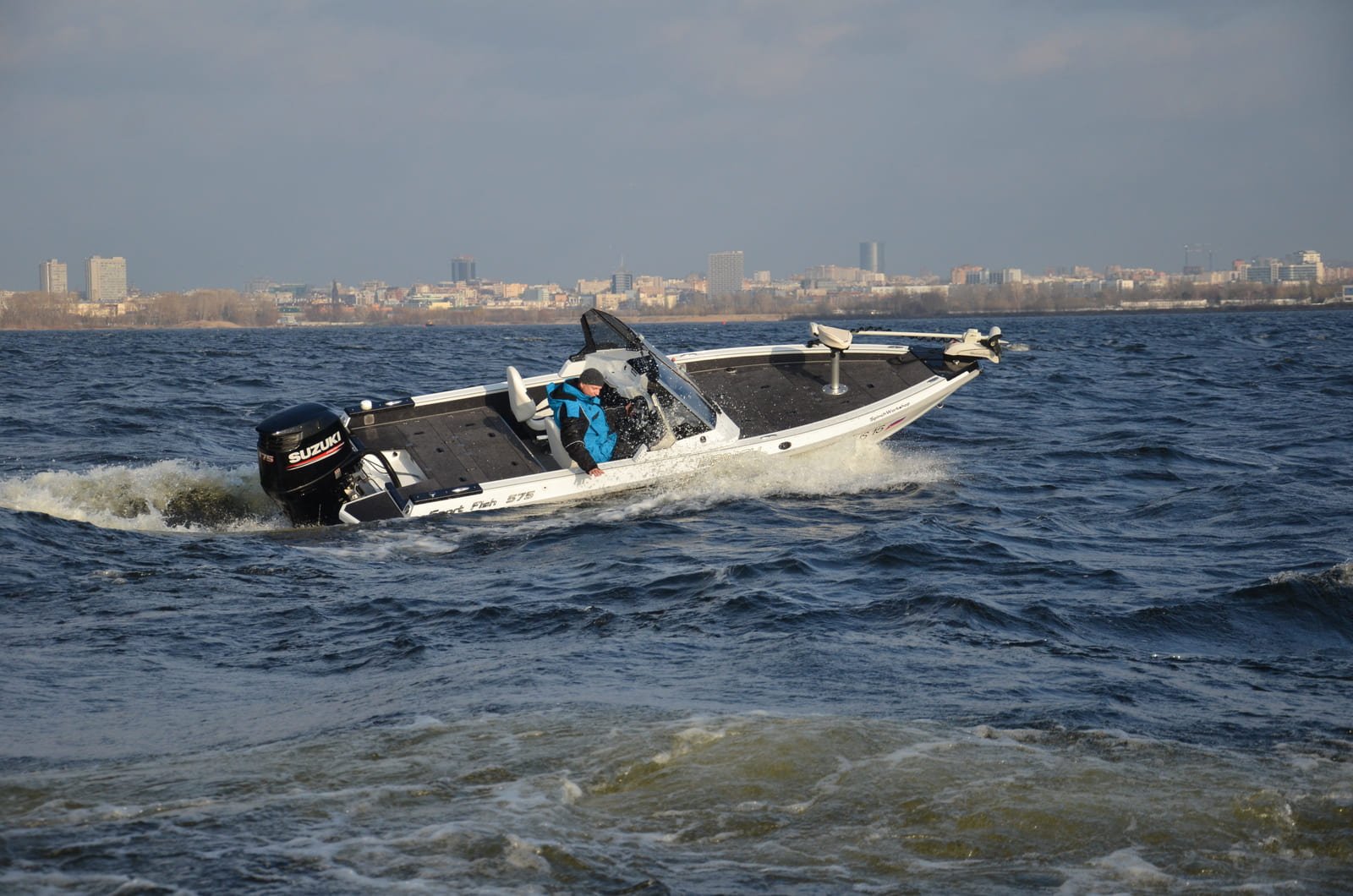 Купить Катер-лодка алюминиевая SPINCH 575 Sport Fish в Москве фото4
