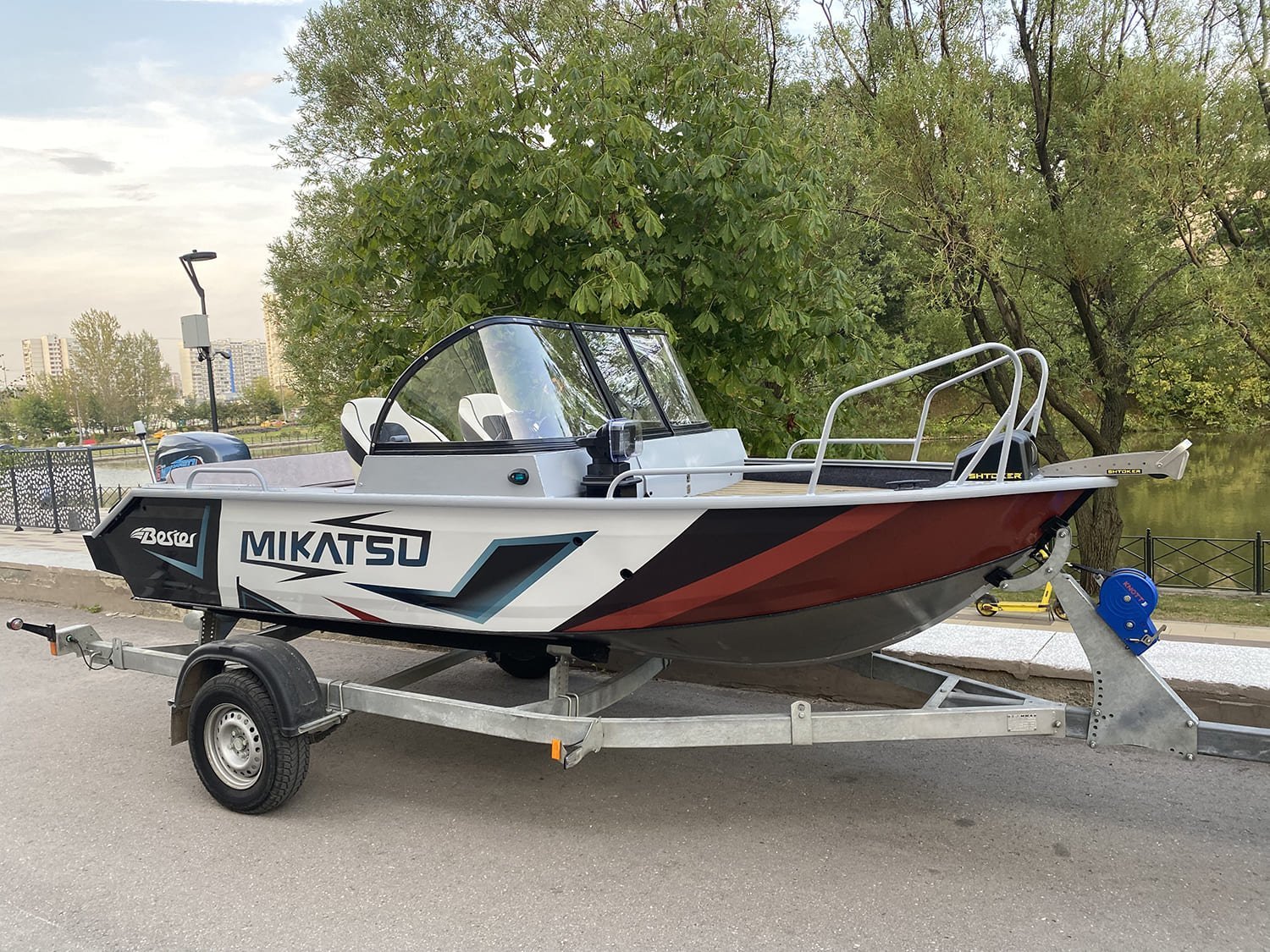 Купить Комплект Алюминиевая лодка (катер) Mikatsu (Микатсу) 470 (Z43) Sport + мотор Sharmax SMF60FEL-T EFI в Москве фото3