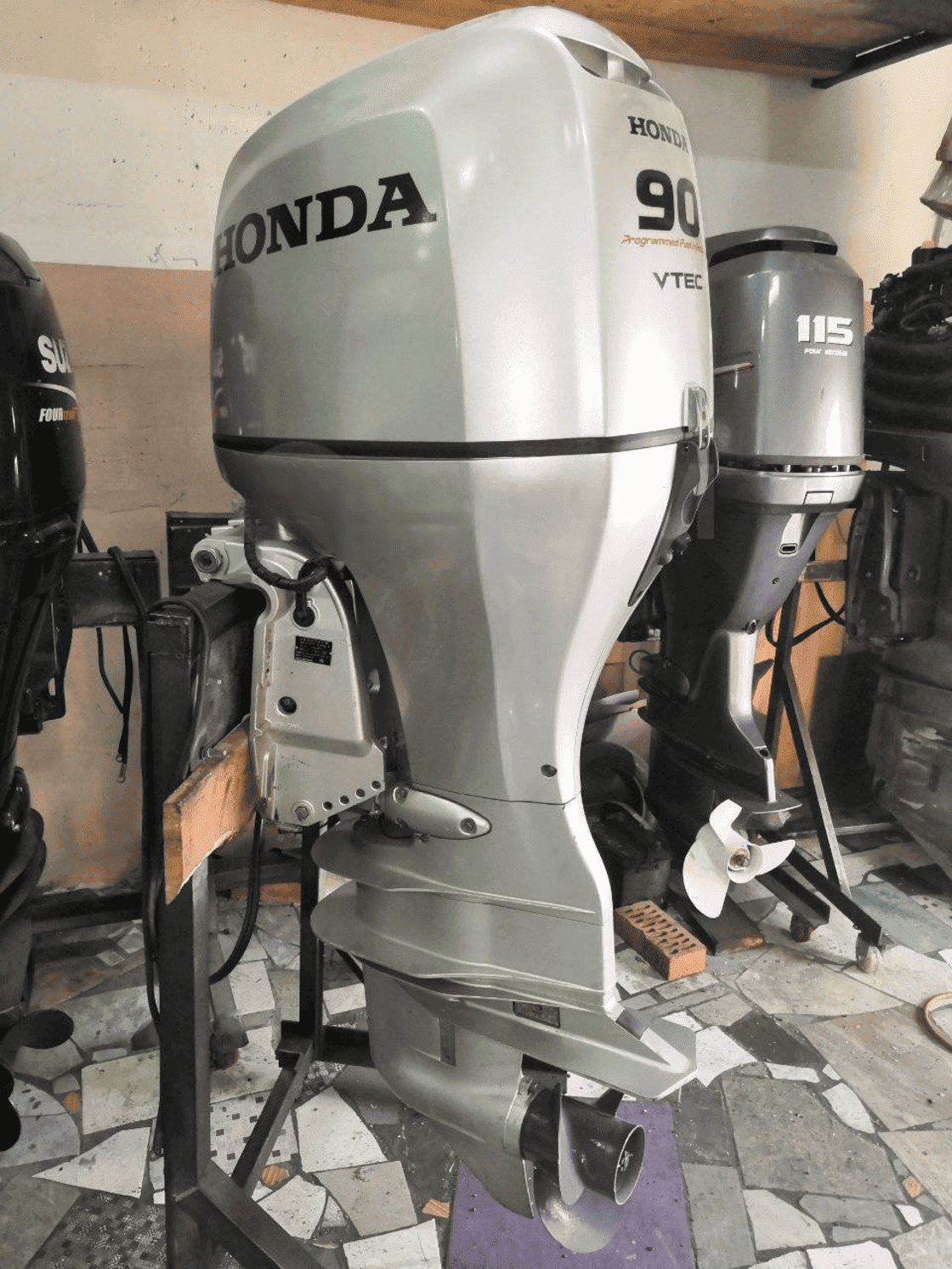 Купить 4х-тактный лодочный мотор HONDA BF 90 LRTU в Краснодаре