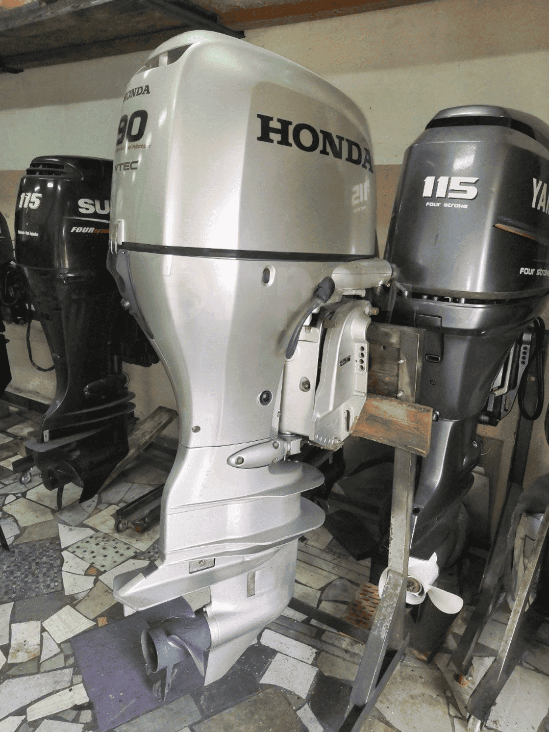 Купить 4х-тактный лодочный мотор HONDA BF 90 LRTU в Краснодаре фото2