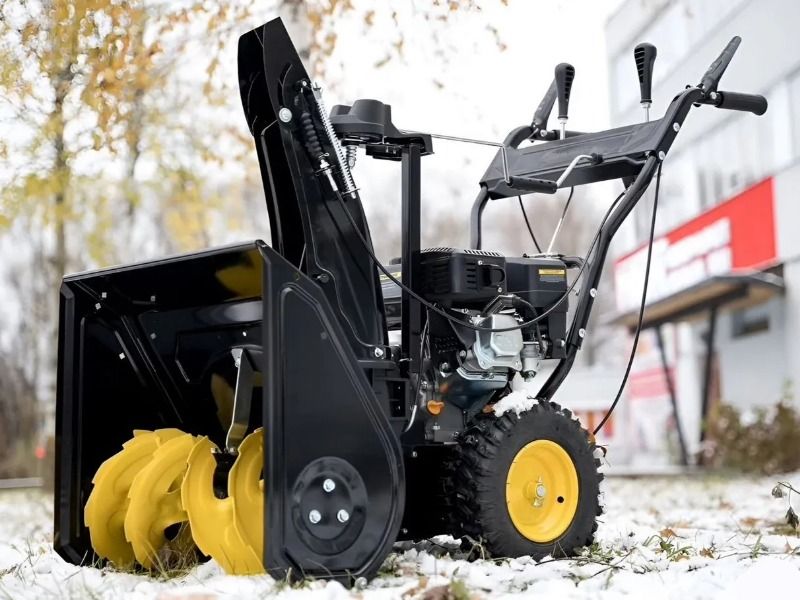 Купить Снегоуборщик CHAMPION ST661 Б/У в Москве