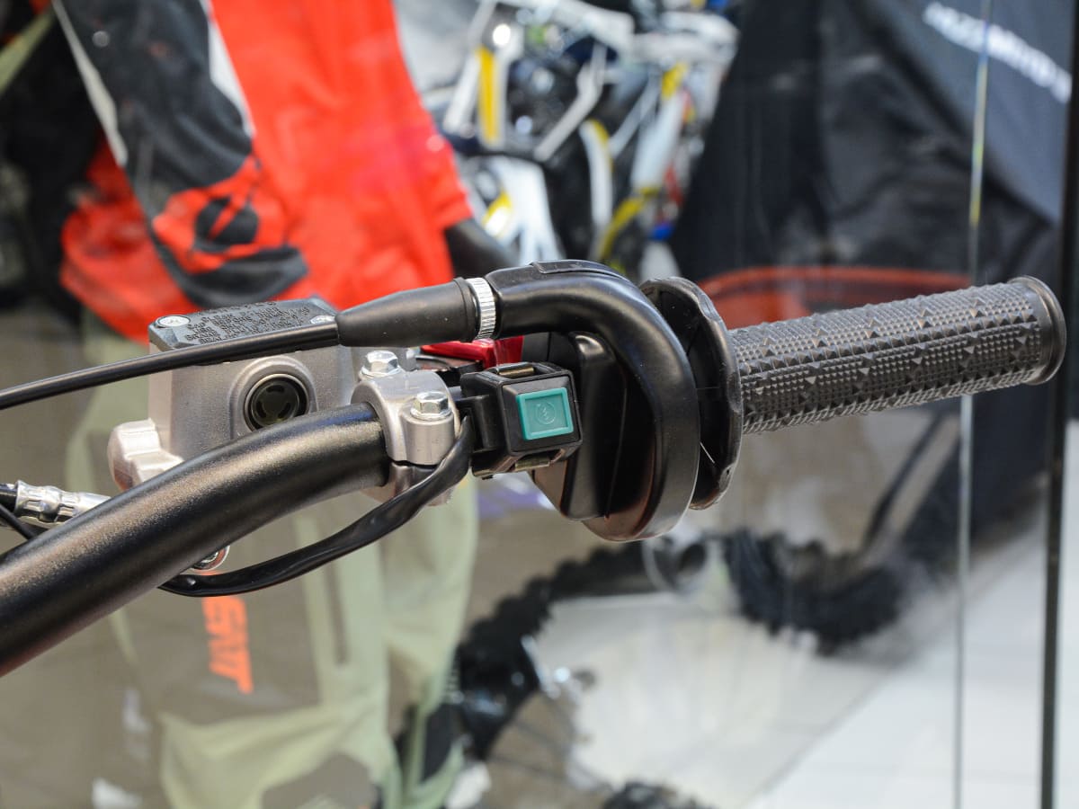 Купить Мотоцикл ZUUMAV K7 CBS 300 Pro 21/18 ENDURO в Москве фото8