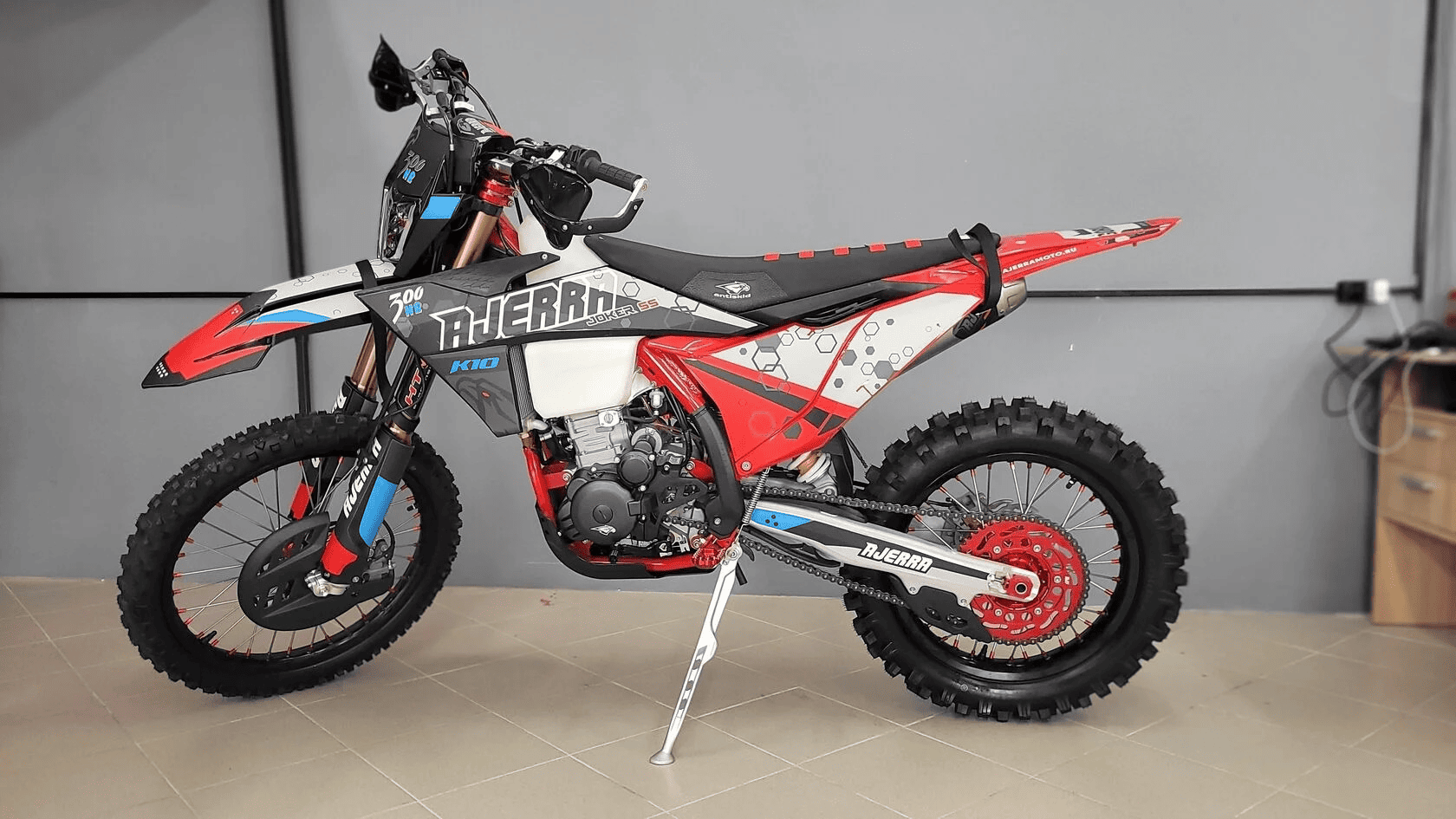 Купить Мотоцикл кроссовый эндуро AJERRA Joker SS K10 T9 в Москве фото2