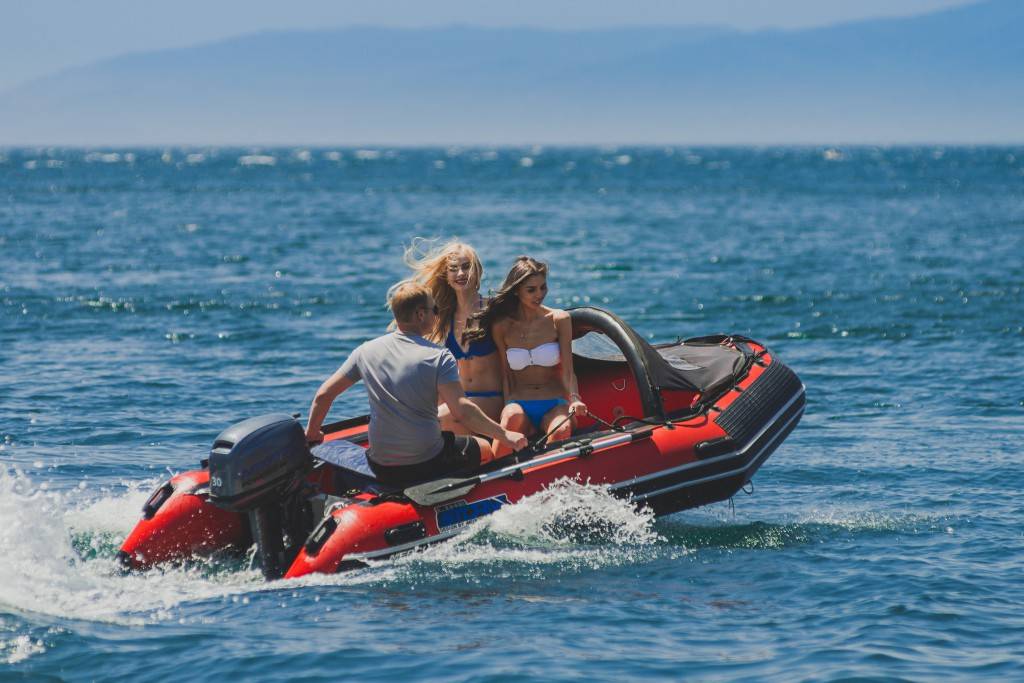 Купить Лодка ПВХ STORMLINE HEAVY DUTY AL 380 + 2х-тактный лодочный мотор TOHATSU M 25 S в Москве фото8