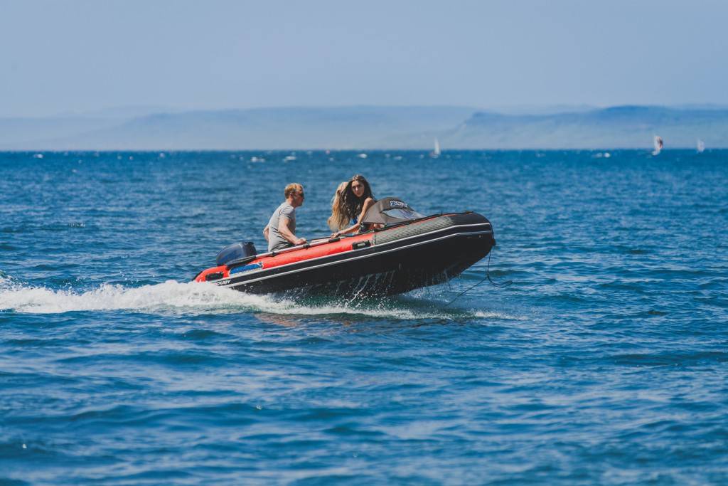 Купить Лодка ПВХ STORMLINE HEAVY DUTY AL 380 + 2х-тактный лодочный мотор TOHATSU M 25 S в Москве фото10