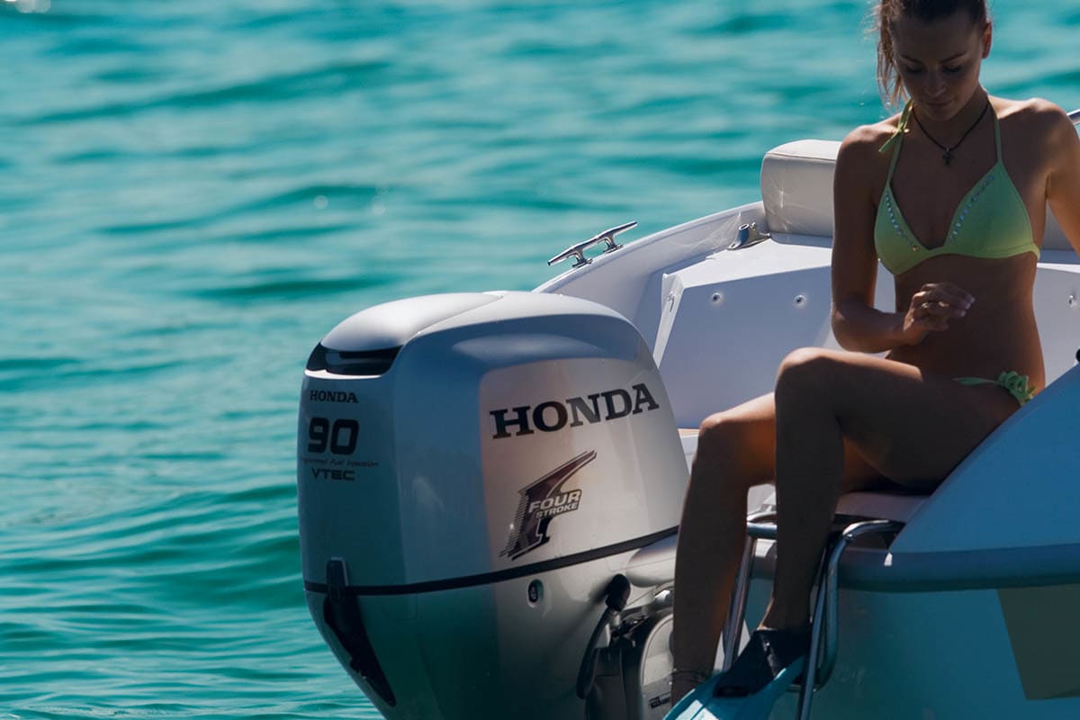 Купить 4х-тактный лодочный мотор HONDA BF90 LRTR в Москве фото3